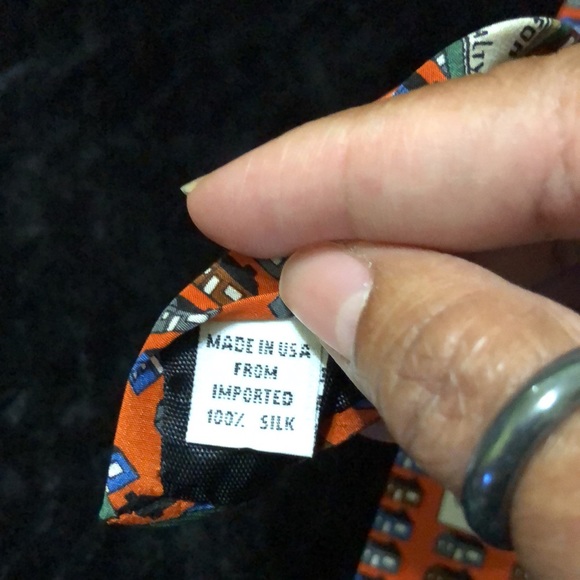 🎉HOST PICK!🎉Men’s Vicky Davis New York Tie - Picture 4 of 9